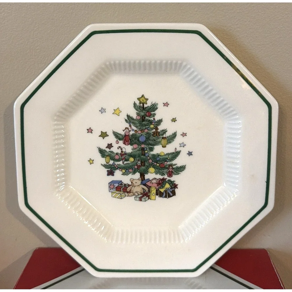 Set of 4 Vintage Nikko Christmastime Octagon Salad/Dessert Plates -Japan NEW